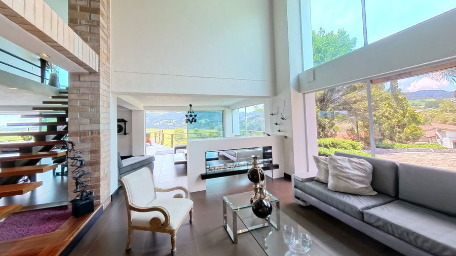 Recorrido virtual 360 de Finca Avalon — interior de doble altura
